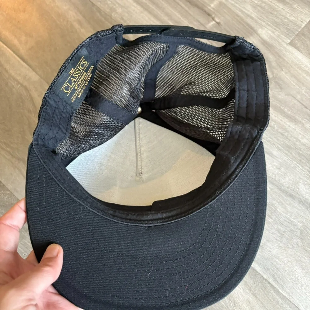 King Ruck Skull Black‎ Trucker Hat Snapback Yupoong The Classics Mesh Cap
